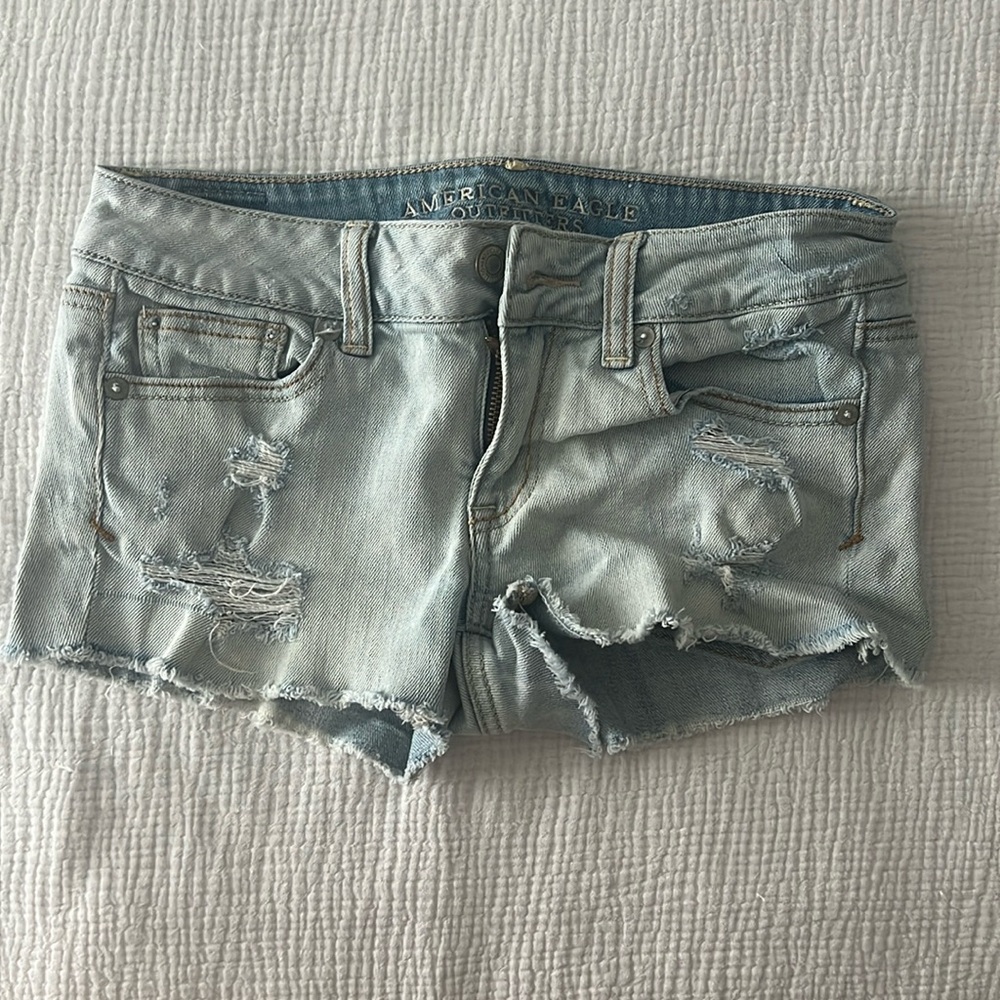 American Eagle Low Rise Short shorts with a light wash